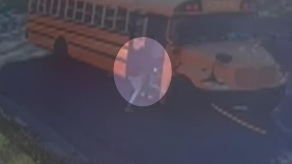 Video shows quick-thinking bystander stop runaway St. Paul school bus — WCCO / CBS Minnesota, White Bear Lake Health news