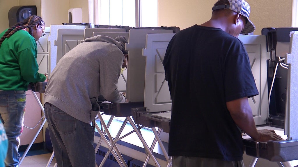 Catholic Charities helps Minnesota's unhoused vote ahead of midterms — WCCO / CBS Minnesota, White Bear Lake Sports news