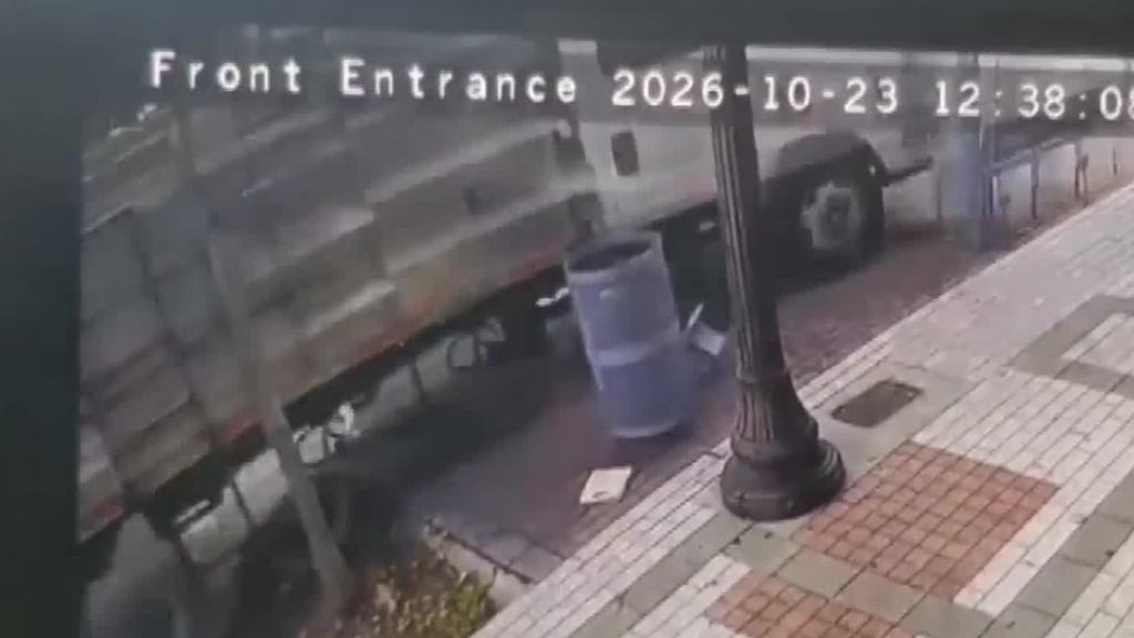 Landscaping truck crashes into bus bench, 3 North Miami businesses, sending 2 passengers to the hospital — CBS Miami, White Bear Lake Real Estate news