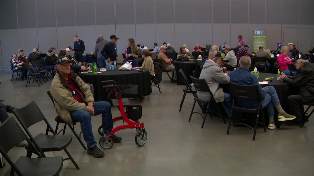 Minnesota veterans receiving claims assistance, health exams at clinic — WCCO / CBS Minnesota, White Bear Lake Arts news
