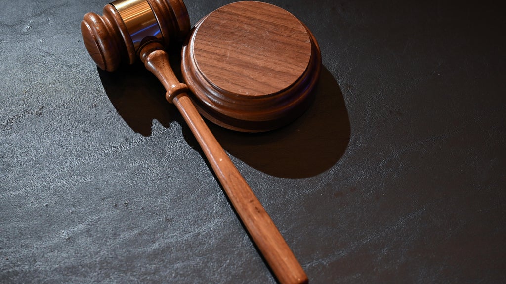 Man tried to pull woman out of her St. Paul apartment window, charges say — WCCO / CBS Minnesota, White Bear Lake Health news