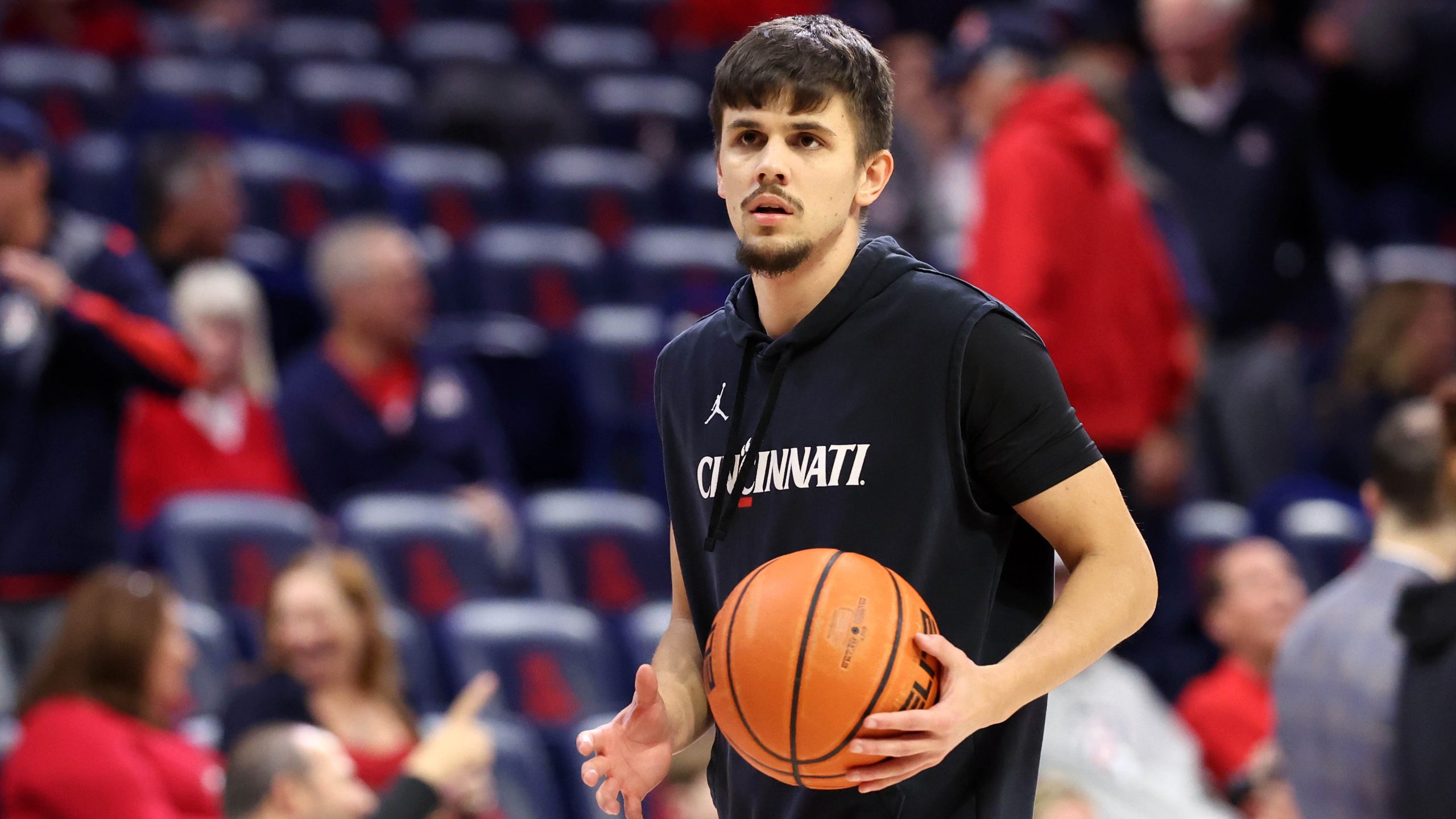 Former college basketball player Kerr Kriisa admits to $9,000 demand in fraud scheme — FOX 9, White Bear Lake Sports news