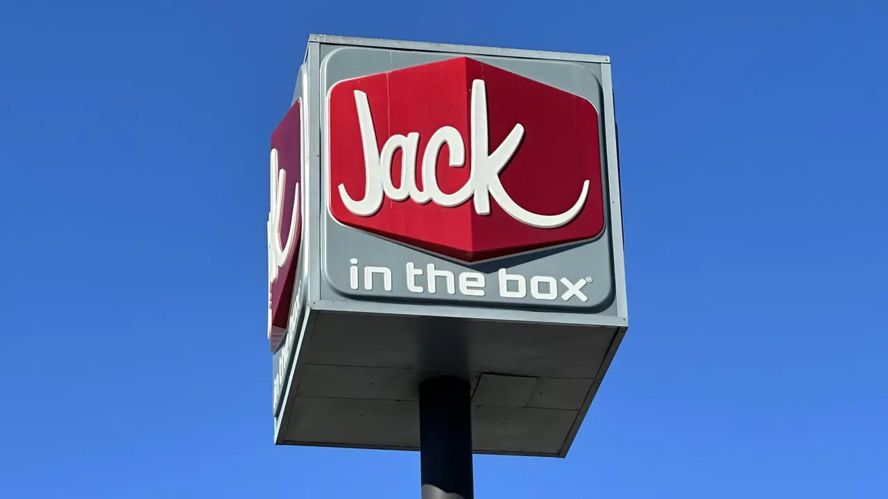 Scalding hot coffee thrown into fast-food manager’s face by angry customer, DA says — White Bear Lake Dining news